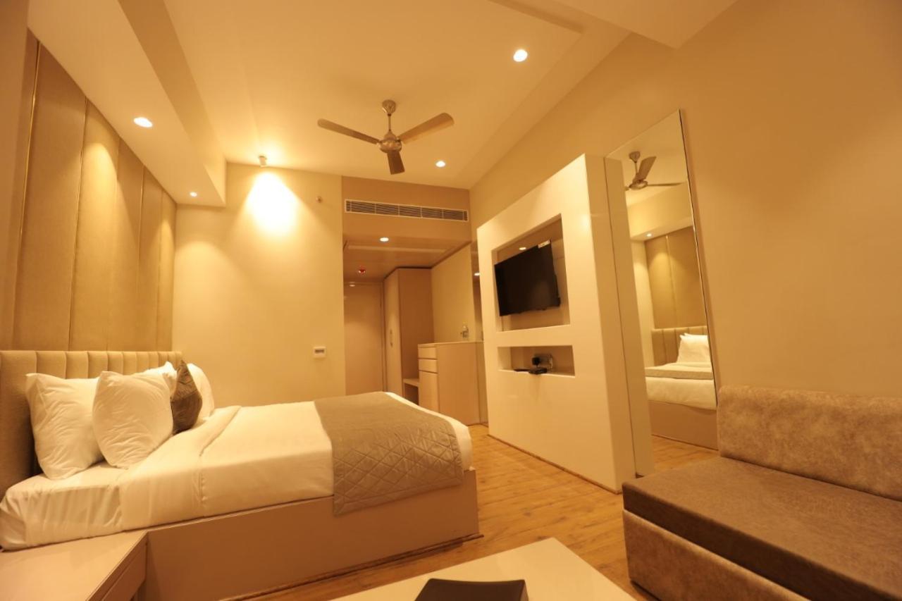 Hotel Mvr Grand Kanpur Ngoại thất bức ảnh