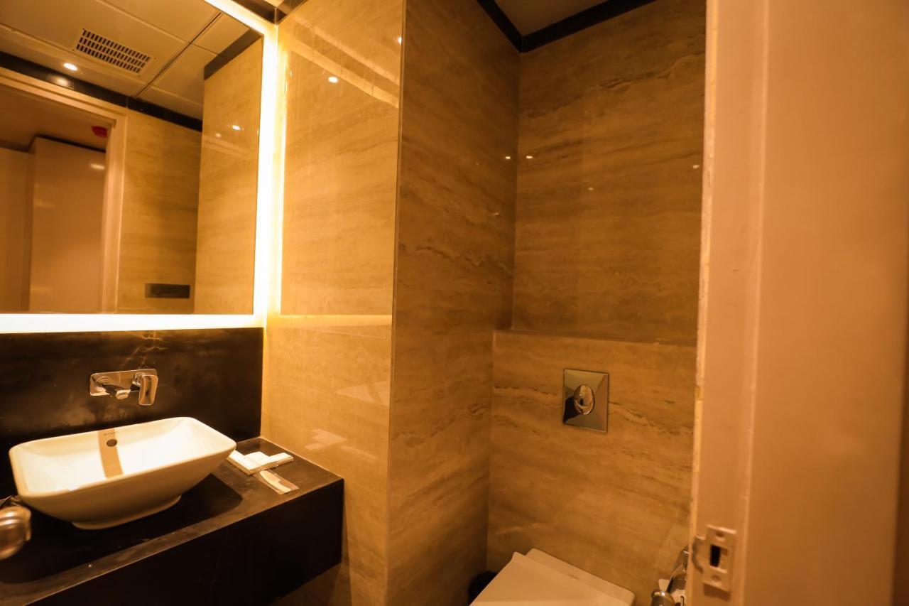 Hotel Mvr Grand Kanpur Ngoại thất bức ảnh