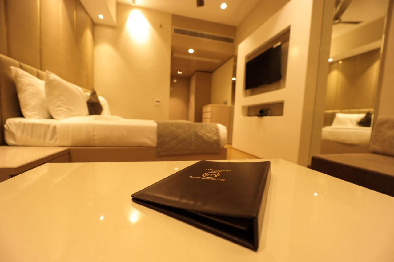 Hotel Mvr Grand Kanpur Ngoại thất bức ảnh